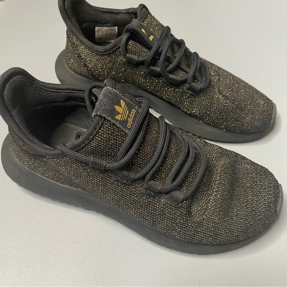 Adidas tubular shadow girls shoes Sz 4 black gold